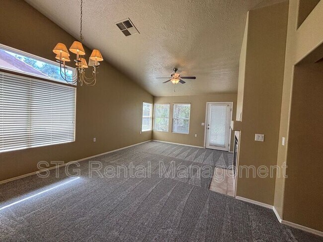 Foto del edificio - 4304 Ironwood Dr