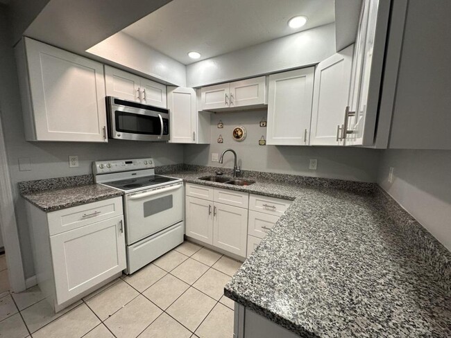 Foto del edificio - 709 SE 8th Terrace