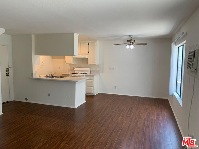 Foto principal - 4826 Rosewood Ave