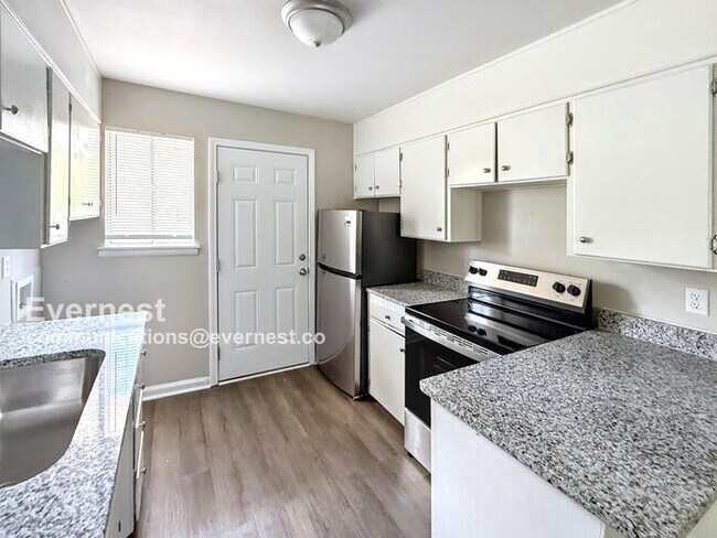 Foto del edificio - 7738 Rugby Ave