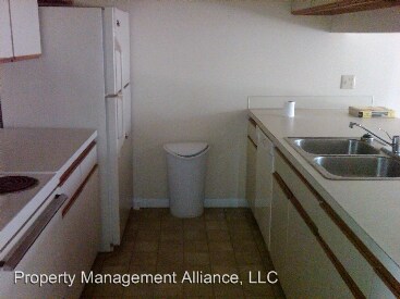 Building Photo - 7468 Coachlight Ln
