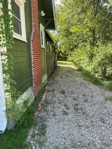Building Photo - 2015 Windsor Ave