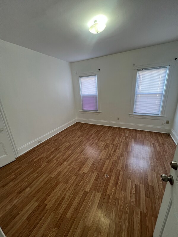 Building Photo - 51 Glenham St