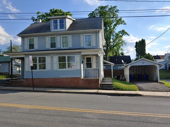 Building Photo - 112 N Queen St