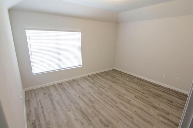 Building Photo - 5452 Quail Cove Ln