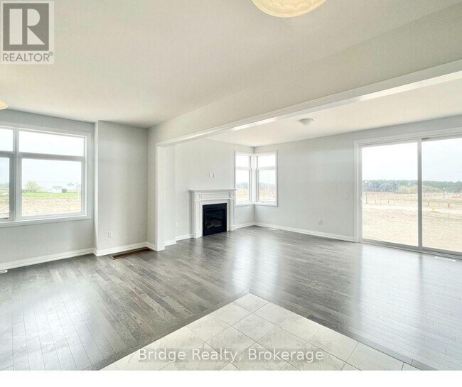 Building Photo - 744 Khalsa Dr
