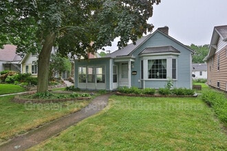 Building Photo - 234 Fernwood St