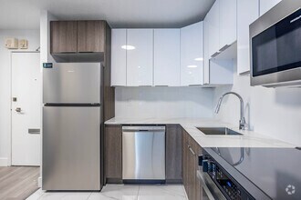 2BR, 1BA - 1014SF - York Tower