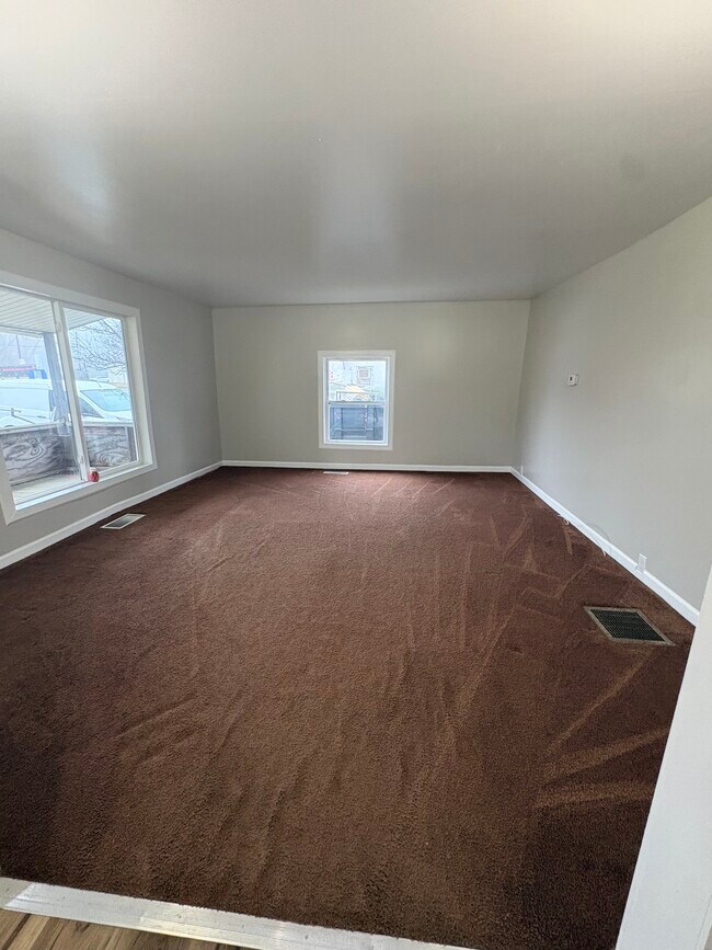 Foto del edificio - 205 S Broadway St