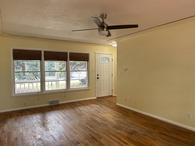 Building Photo - 1247 Avenue F