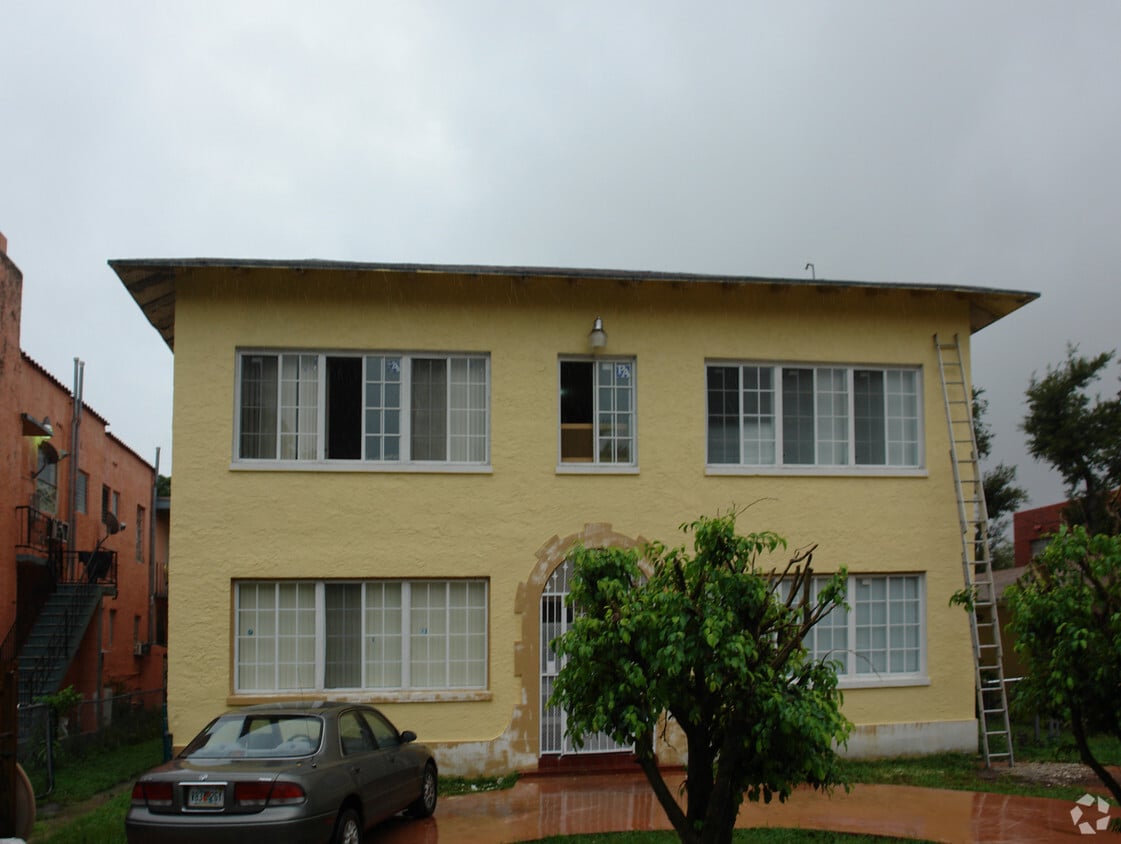 Building Photo - 1818 SW 9th St