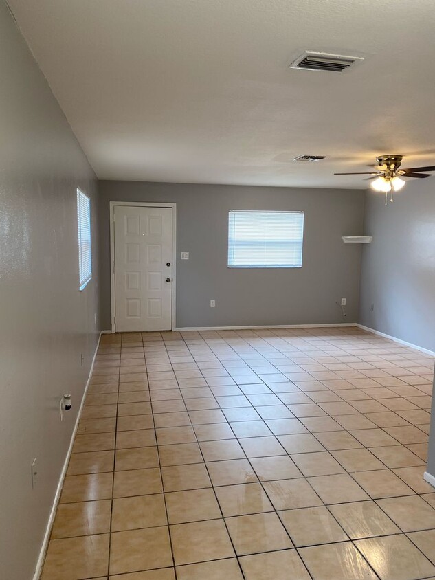 Foto principal - 2/1 Duplex Available Now!