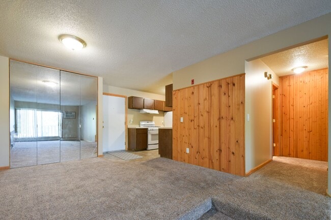 Building Photo - 1601 N Innsbruck Dr