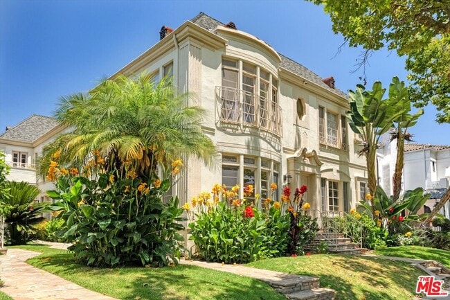 Building Photo - 9945 Robbins Dr