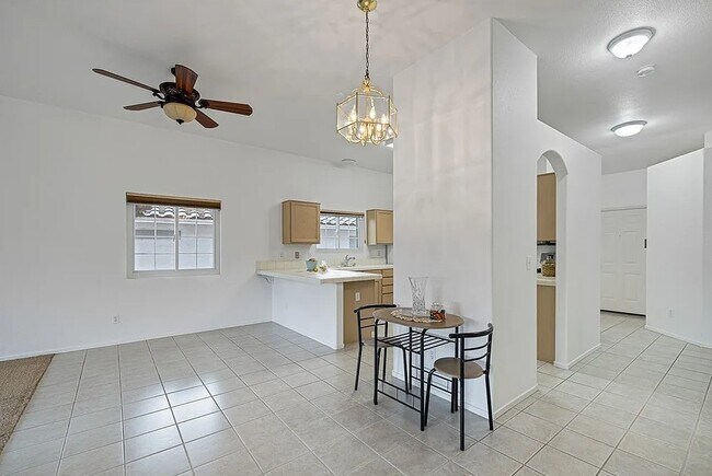 Foto del edificio - 4932 Cedar Lawn Way