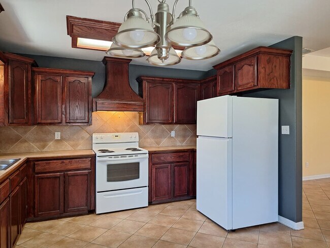 Building Photo - 2118 Aruba Dr