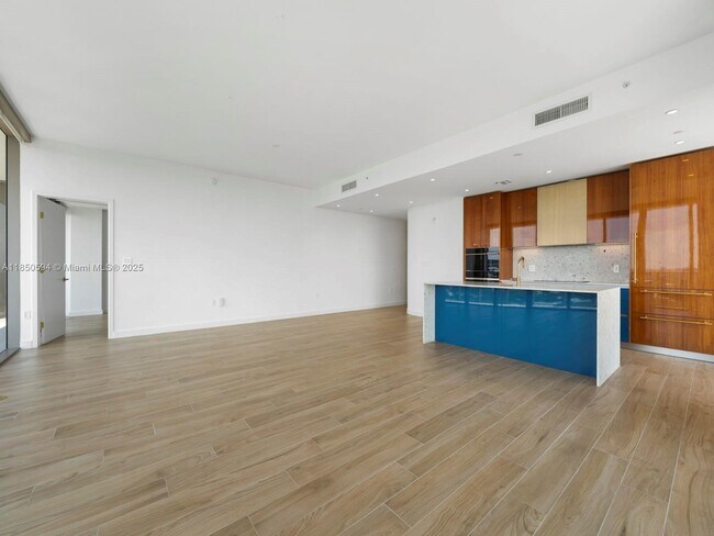 Foto del edificio - 2678 Tigertail Ave