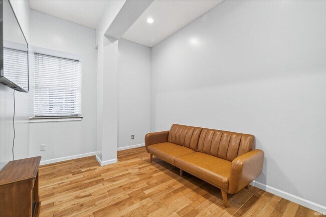 Foto del edificio - 110 W 6th St