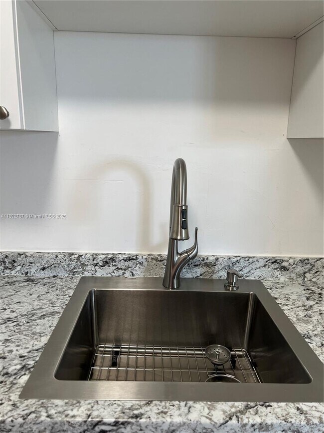 Foto del edificio - 500 NE 2nd St