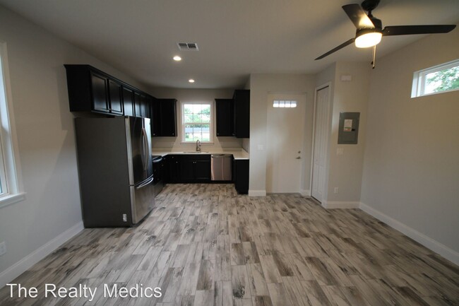 Building Photo - 2 br, 2 bath House - 732 E Broadway St