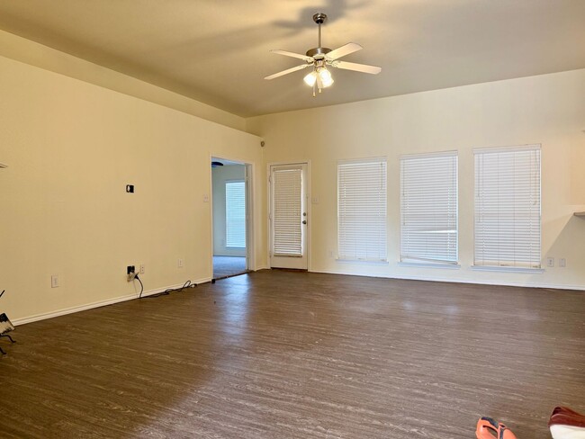 Building Photo - Fresh Paint, Fresh Start!  4 Bedroom plus ...