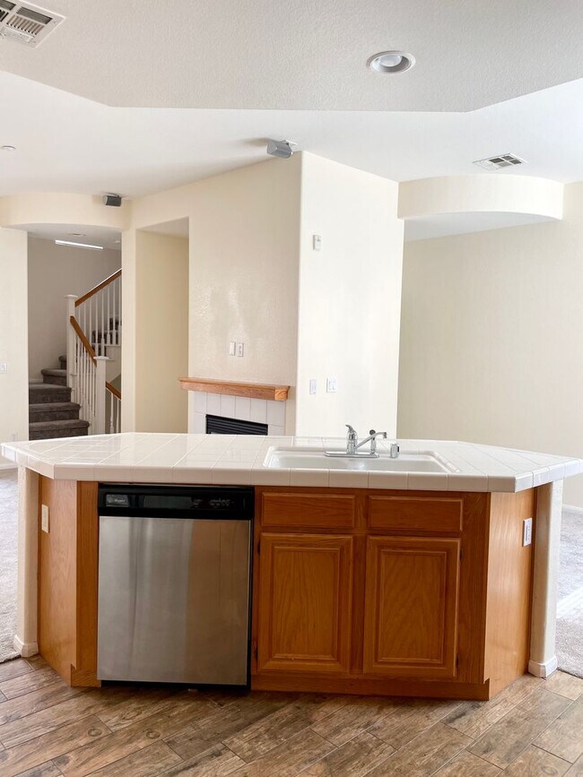 Foto del edificio - Contemporary Condo in Mission Valley