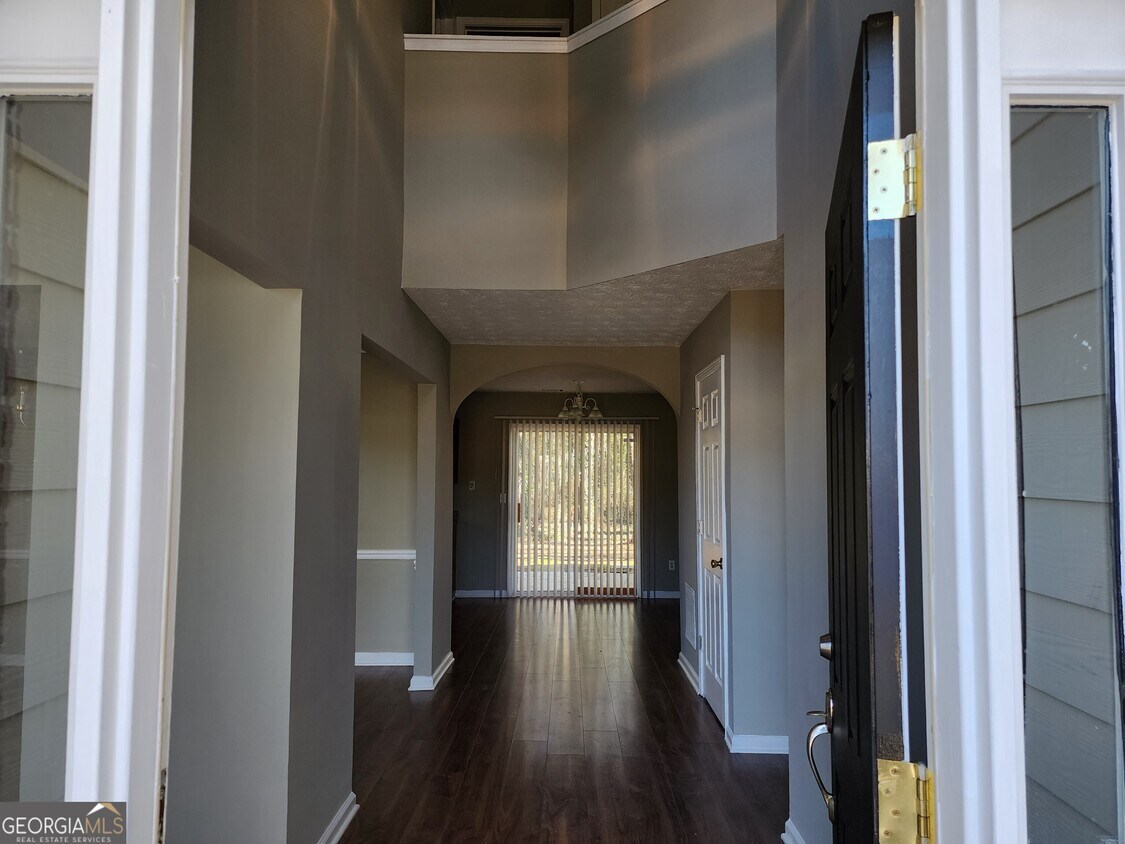 Building Photo - 7586 Broadhurst Dr