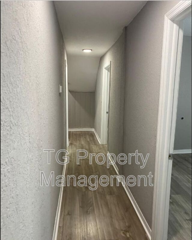Foto del edificio - 1469 W 7th St
