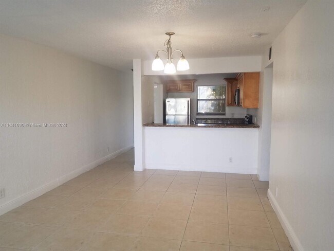 Building Photo - 1513 Lake Crystal Dr