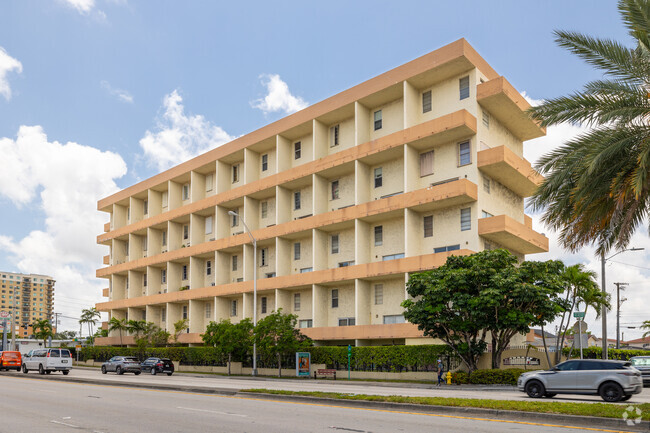 Building Photo - Le Jeune House