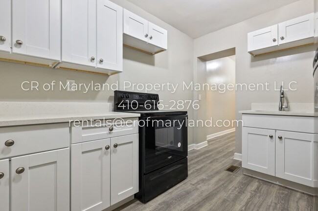 Building Photo - Welcome home to this newly renovated gem i...