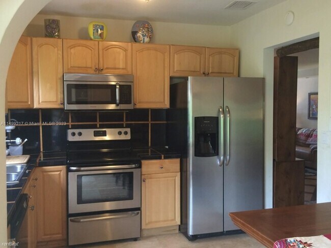 Building Photo - 4 br, 2 bath House - 860 NE 123rd St