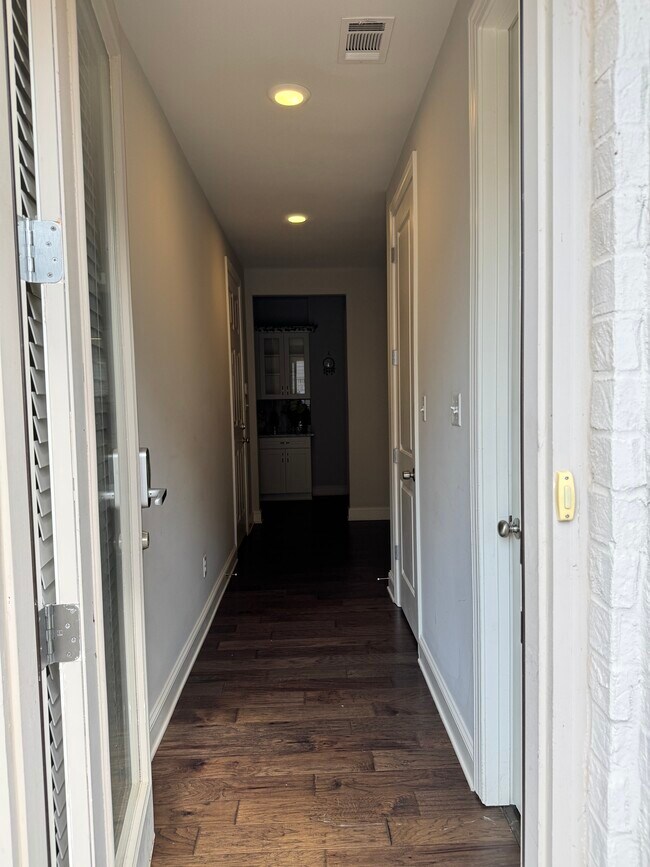 Foto del edificio - 455 Tender Oaks Ln N