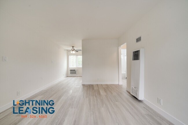 Building Photo - 14766 Delano St