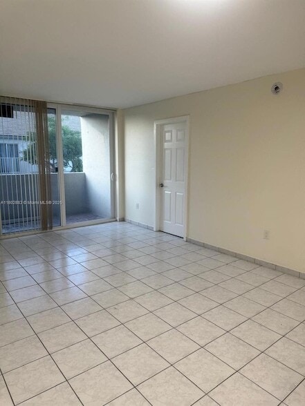 Building Photo - 10090 NW 80th Ct