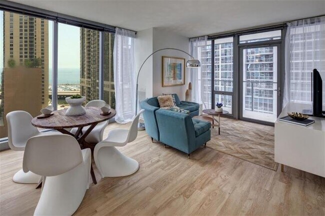 Foto del edificio - 354 E Wacker Dr