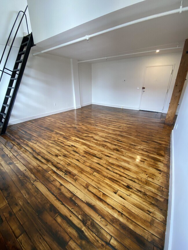 Building Photo - 790 Tremont St