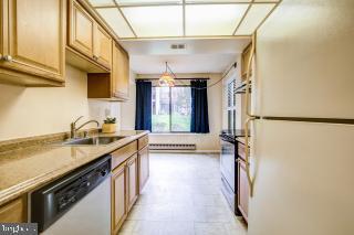 Foto del edificio - 15301 Beaverbrook Ct