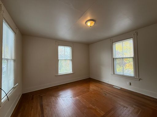 Foto del edificio - 3-Bedroom House with Laundry and SunRoom Close to University of Washington