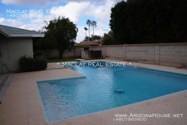 Foto del edificio - 738 E Manhatton Dr