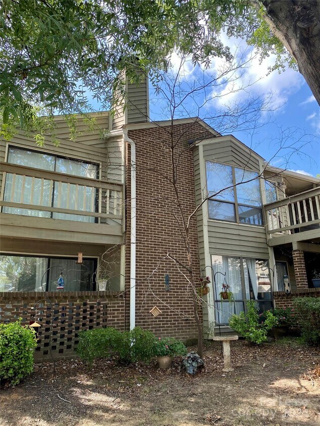 Foto principal - 1604 Sharon Rd W