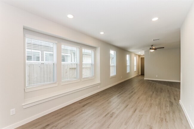 Foto del edificio - 2315 Foster Hl Rd