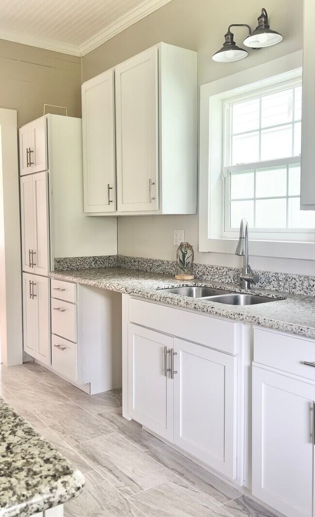 Foto del edificio - RENTAL AVAILABLE- 3 BED 3 BATH CLOSE TO CAMPUS