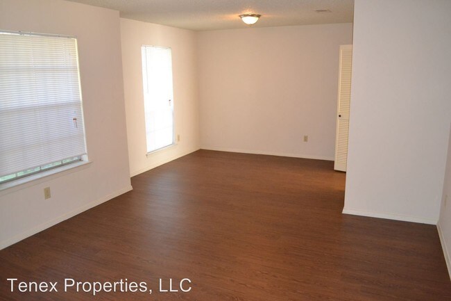 Building Photo - 11801 Buckingham Rd