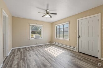 Building Photo - 311 W Chubbuck Rd