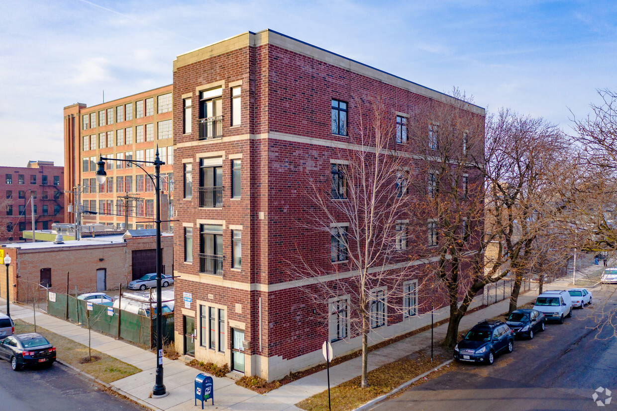 Primary Photo - Bridgeport Mixed Use Building