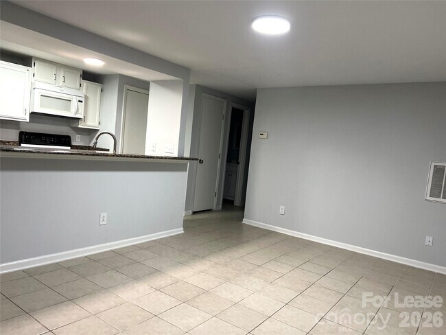 Building Photo - 1624 Arlyn Cir