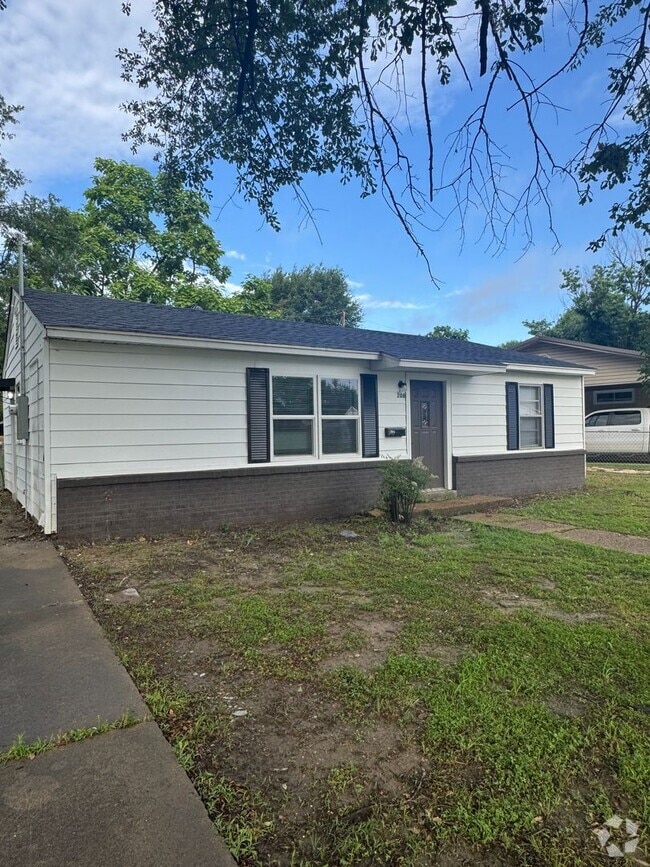 Building Photo - 208 S Magnolia Dr