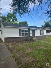 Building Photo - 208 S Magnolia Dr