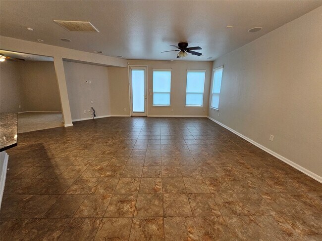 Foto del edificio - 4330 Lake Cypress Cir